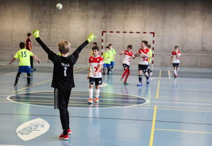 华体会娱乐平台-四国蝶泳转身用时差距仅0.07秒，蝶泳转身动作