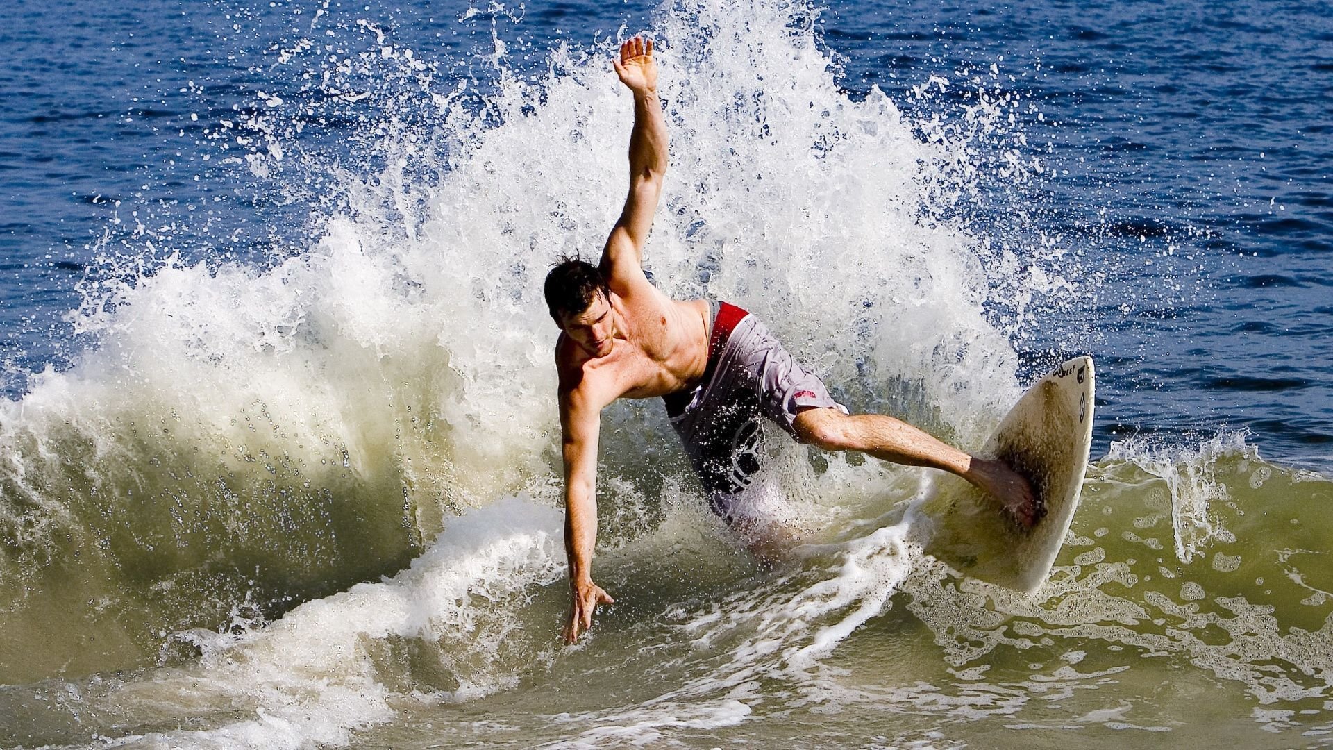 法甲豪门对决:技术流与力量流的碰撞